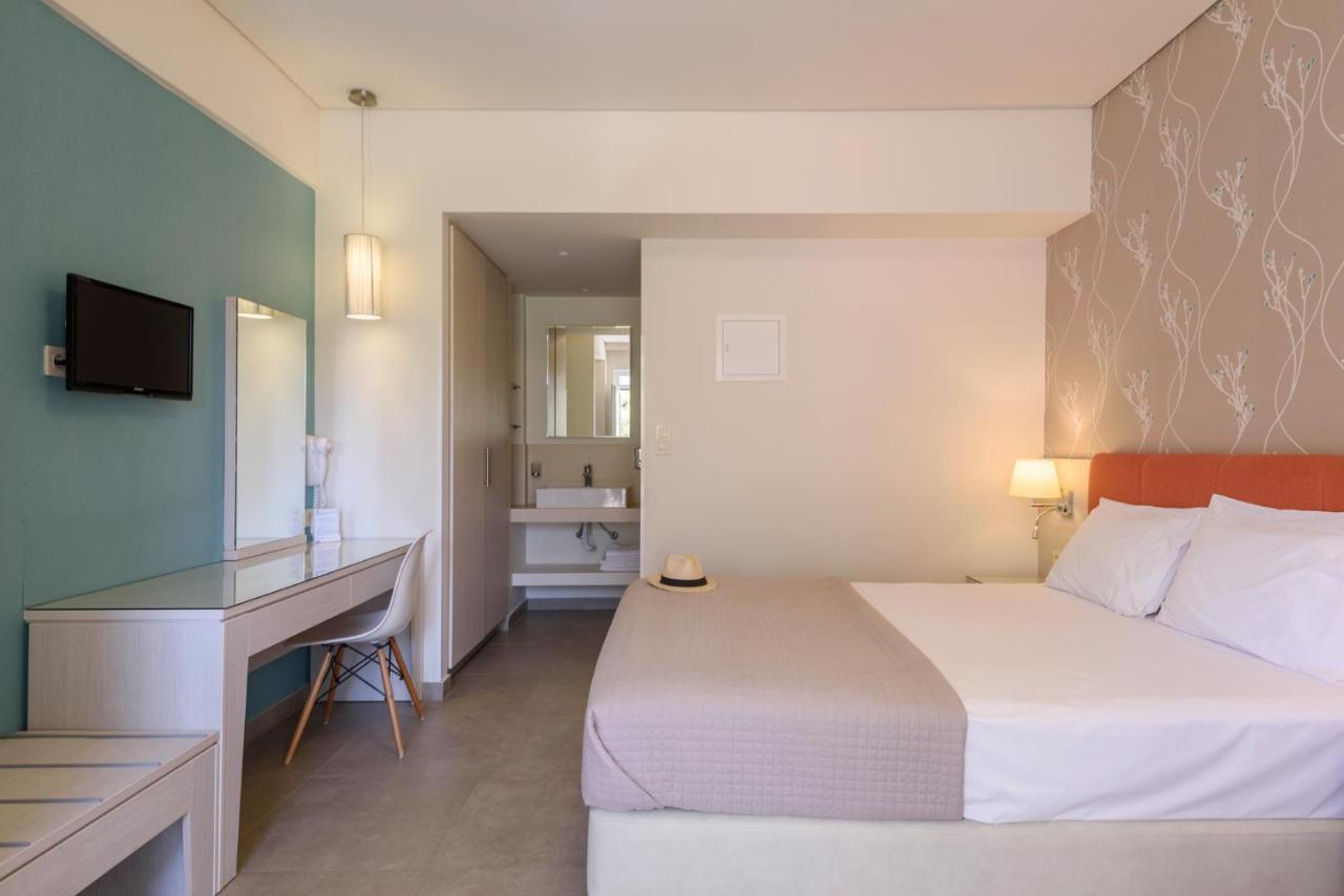 Poseidon Studios & Apartments ปาไลโอโกรา ภายนอก รูปภาพ