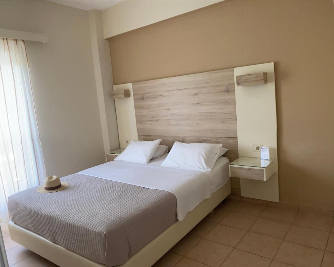 Poseidon Studios & Apartments ปาไลโอโกรา ภายนอก รูปภาพ