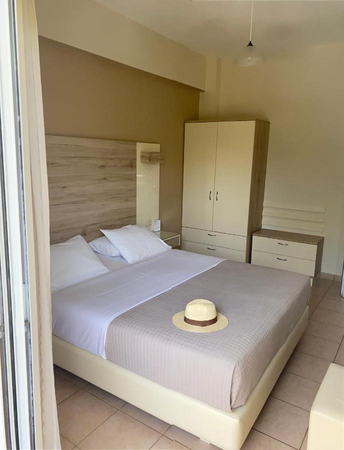 Poseidon Studios & Apartments ปาไลโอโกรา ภายนอก รูปภาพ