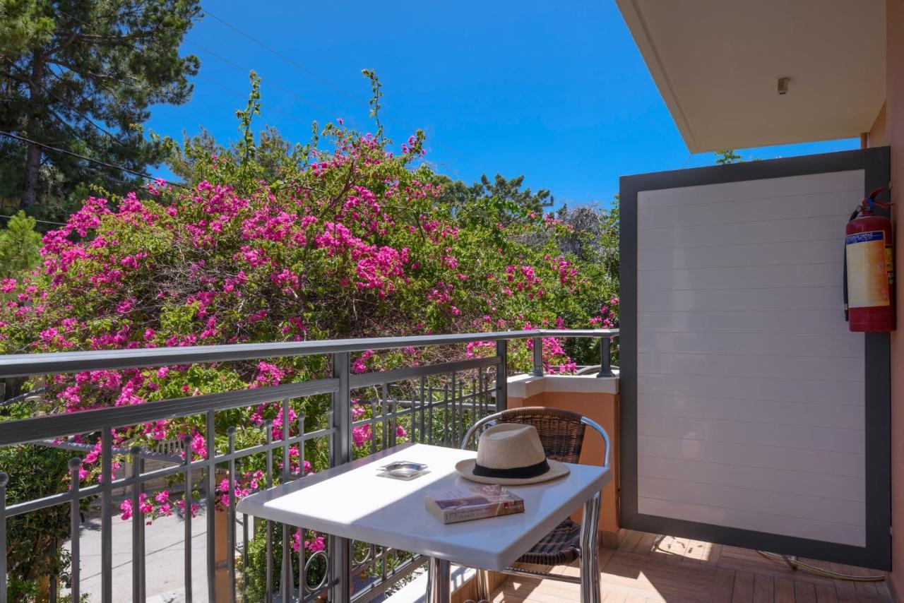 Poseidon Studios & Apartments ปาไลโอโกรา ภายนอก รูปภาพ