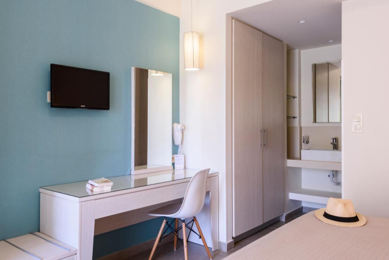 Poseidon Studios & Apartments ปาไลโอโกรา ภายนอก รูปภาพ