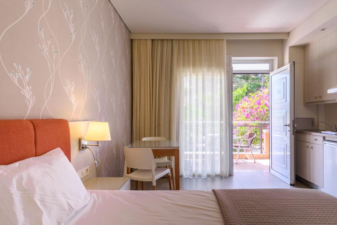 Poseidon Studios & Apartments ปาไลโอโกรา ภายนอก รูปภาพ
